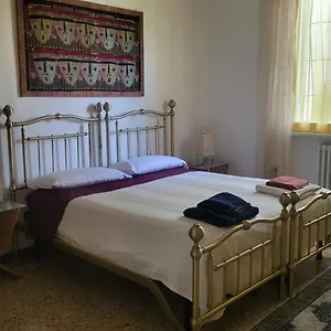La Casa Di Lucia: Grande Con Balcone Brescia